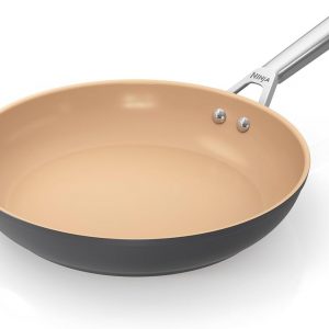 28cm ceramic wok in a bold red, it really pops—smooth non-stick surface, solid handle. Resting on a warm wooden countertop—perfect for your next culinary adventure.