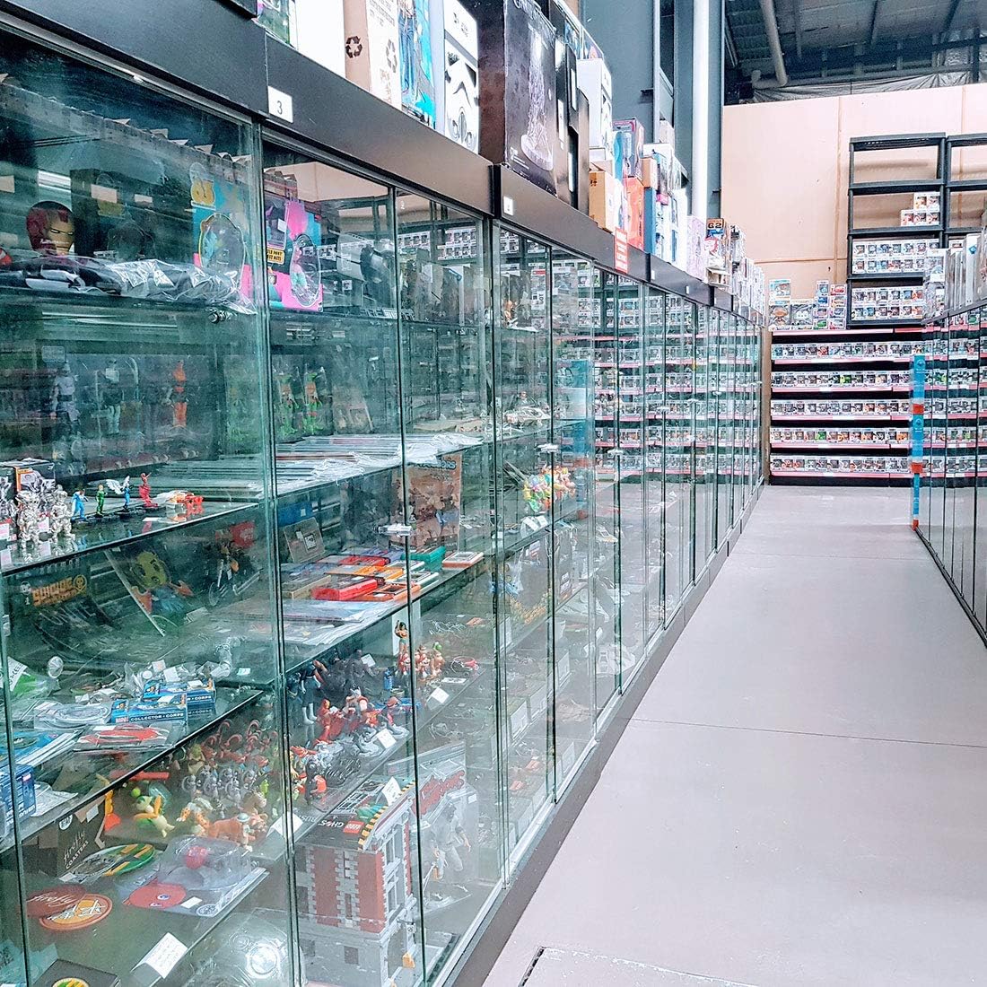 Awesome Masked Predator action figure—look at that dynamic pose! Intricate design, wild colours popping against a clean white backdrop. This thing’s got character, right?