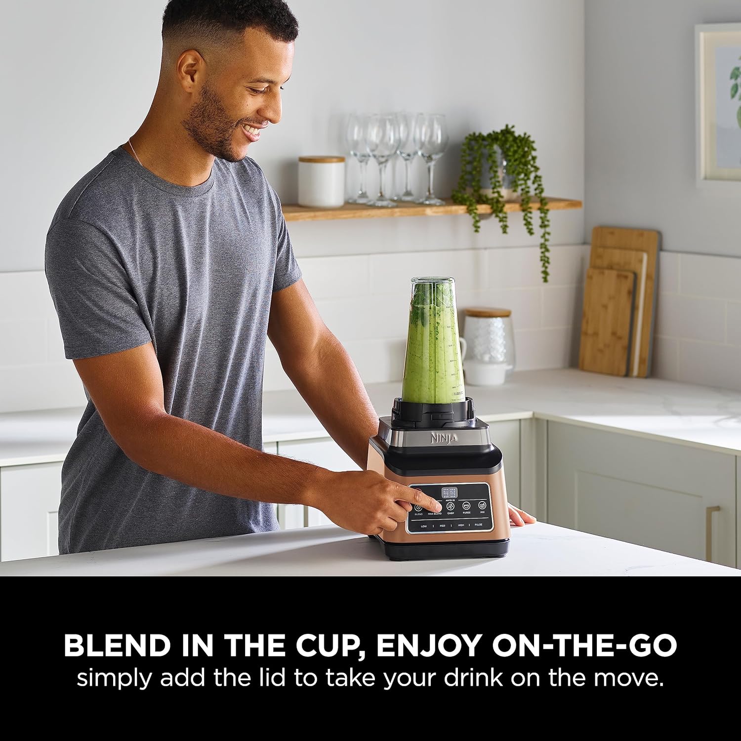 A sharp-looking black Ninja Blender—it's sleek, right? Check out the control panel packed with buttons, ready to mix it up. And that big blending jug? Perfect for whatever concoction you dream up.